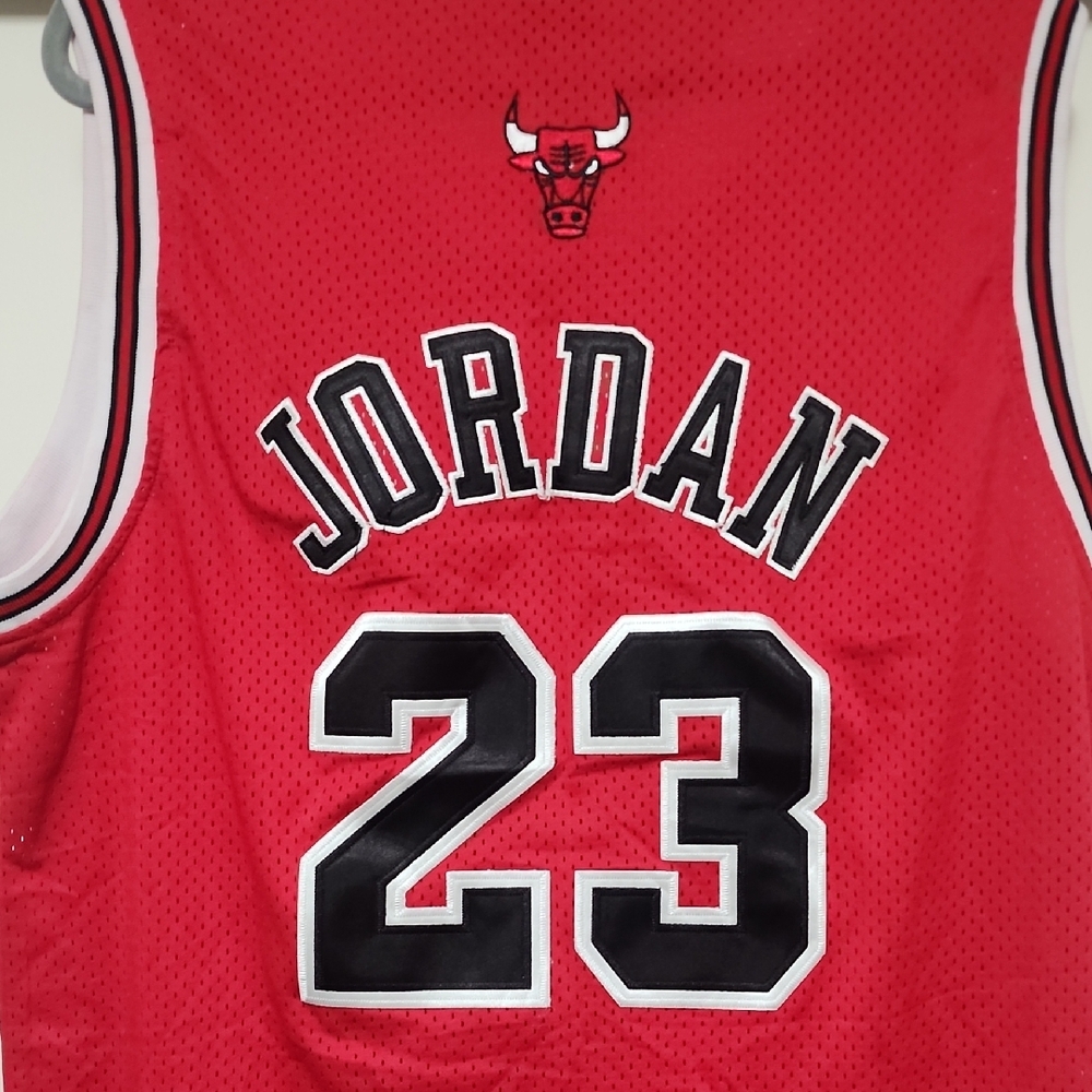 Nike 2009 Chicago Bulls Michael Jordan #23 Red Jersey NWT XL - Picture 8 of 13